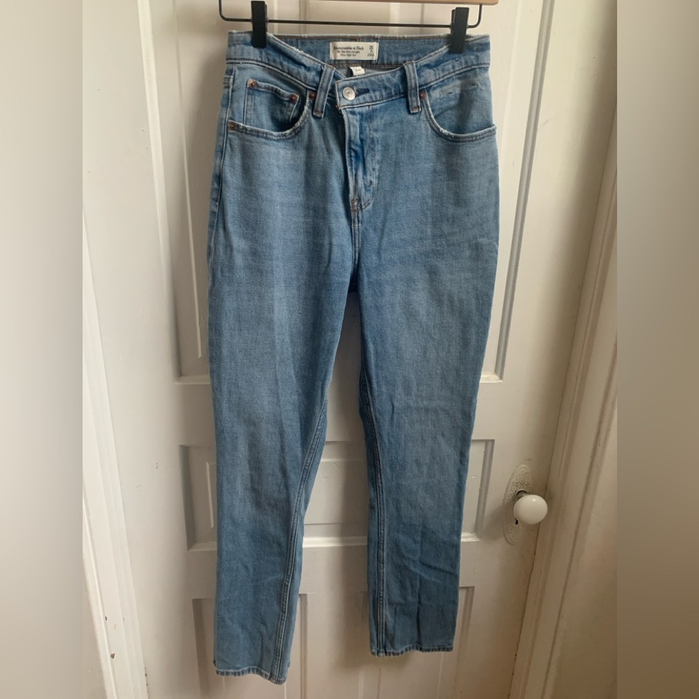 Abercrombie & Fitch 90’s Slim Straight Ultra High Rise Jeans Size 2